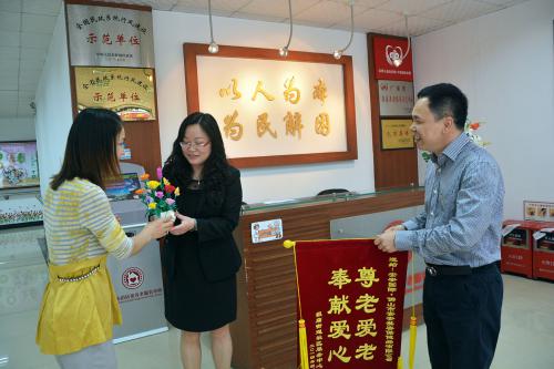尊老愛老，奉獻愛心 ——佛山市安安美容保健品有限公司“敬老、愛老” 送產(chǎn)品活動